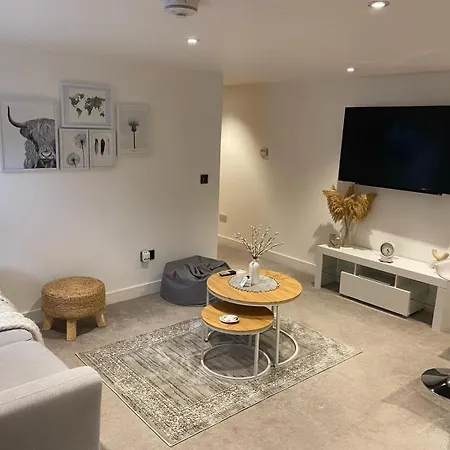 Modern 2 Bedroom Flat In Montrose Exterior photo
