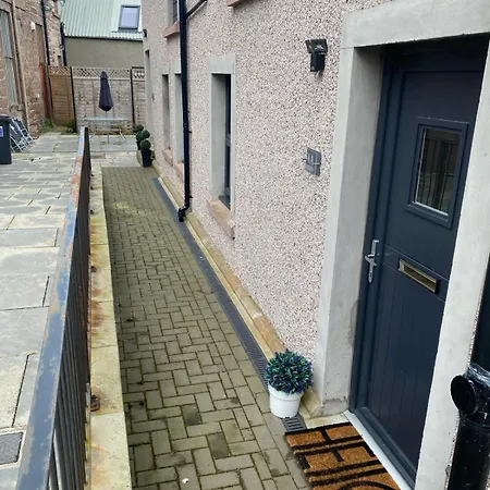 Modern 2 Bedroom Flat In Montrose Exterior photo