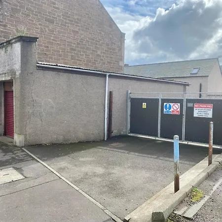 Modern 2 Bedroom Flat In Montrose Exterior photo