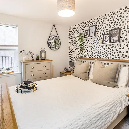 Modern 2 Bedroom Flat In Montrose Exterior photo