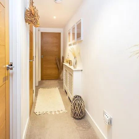 Modern 2 Bedroom Flat In Montrose Exterior photo