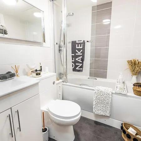 Modern 2 Bedroom Flat In Montrose Exterior photo