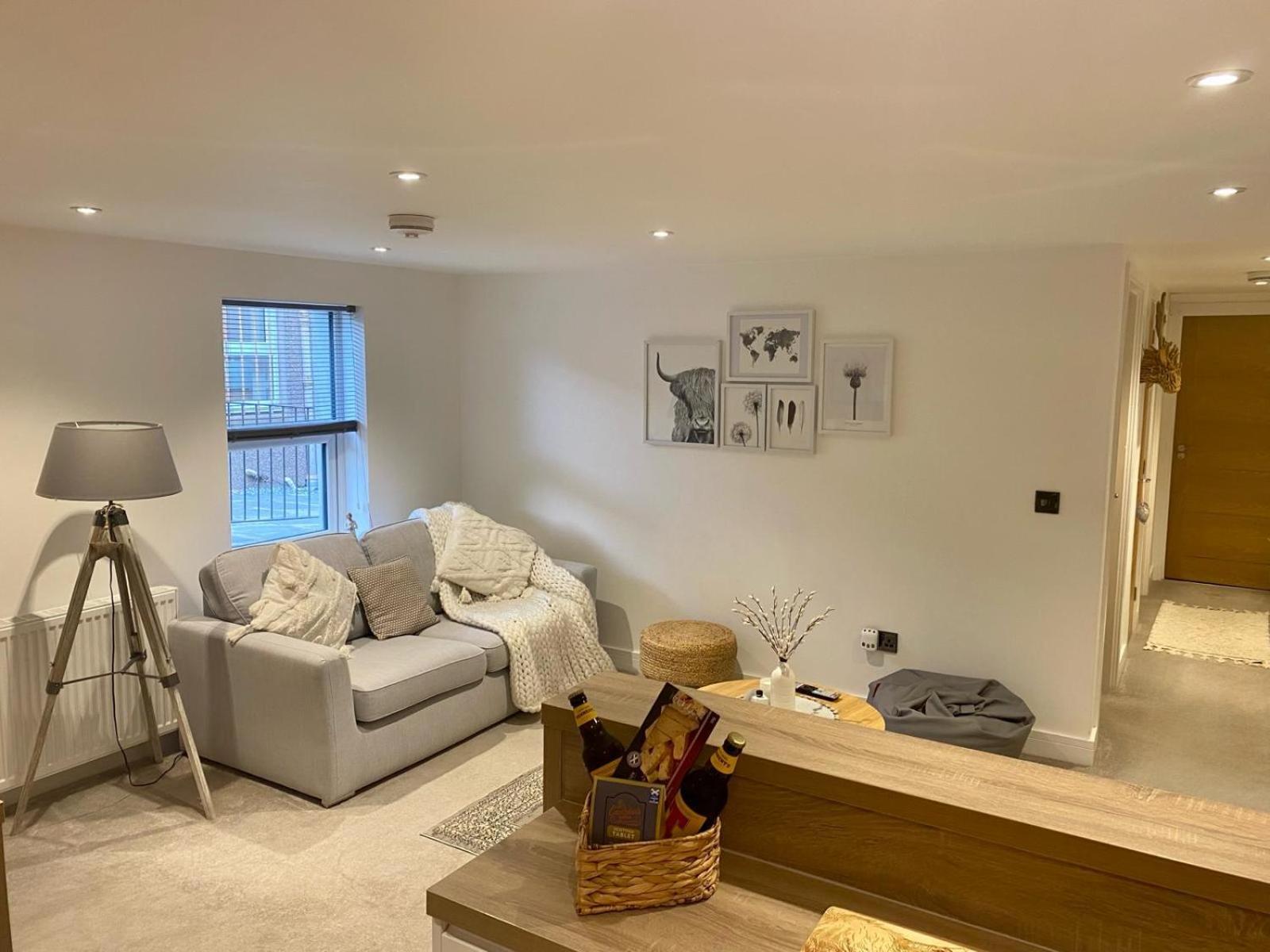 Modern 2 Bedroom Flat In