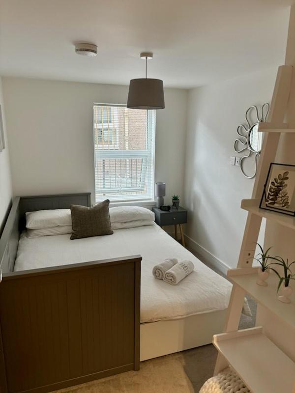 Modern 2 Bedroom Flat In * Montrose