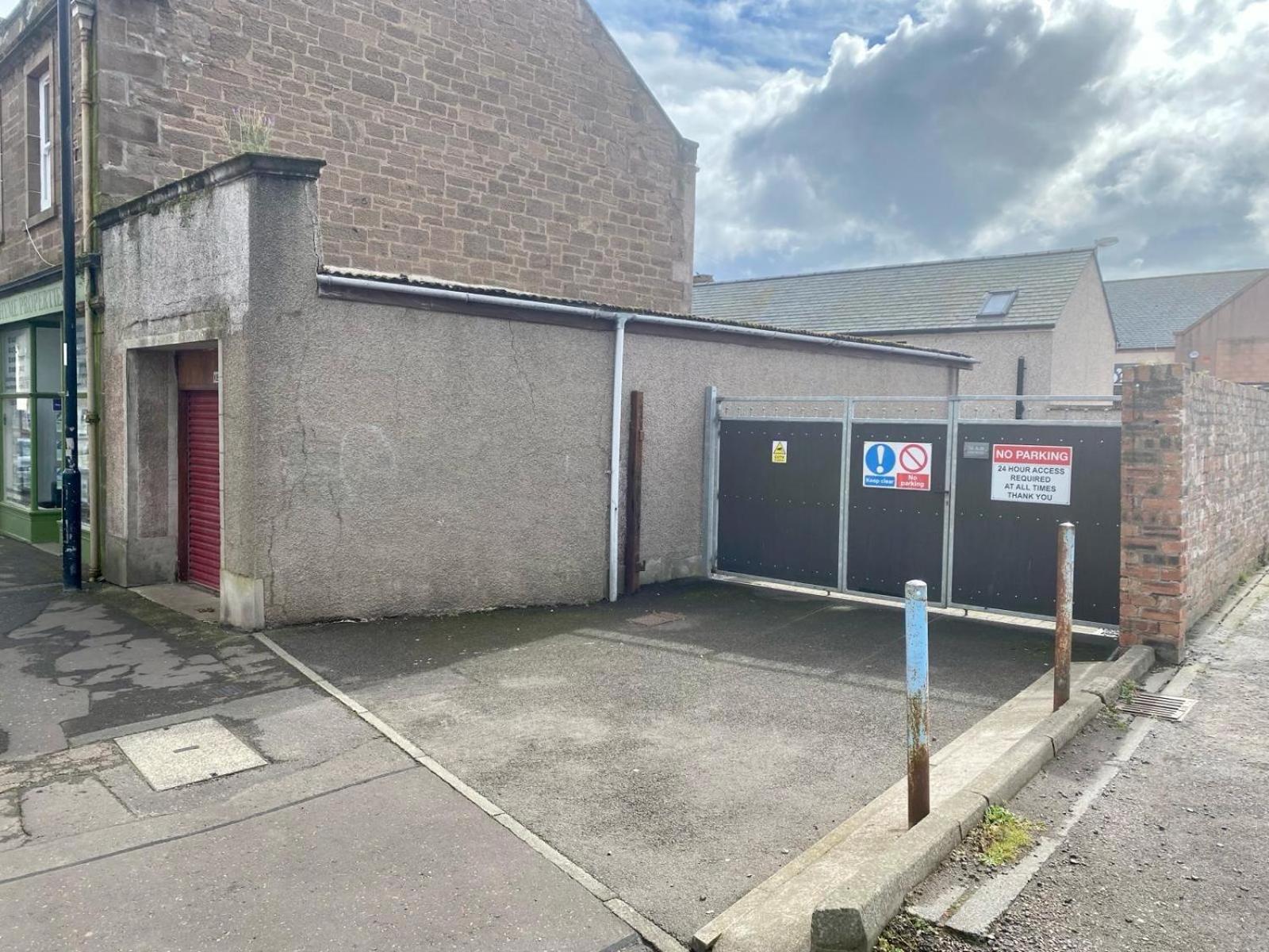 Modern 2 Bedroom Flat In