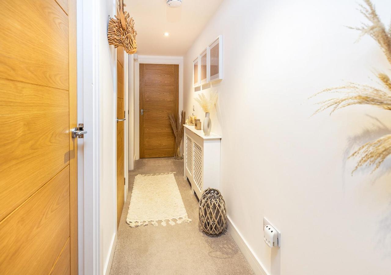 Apartment Modern 2 Bedroom Flat In *