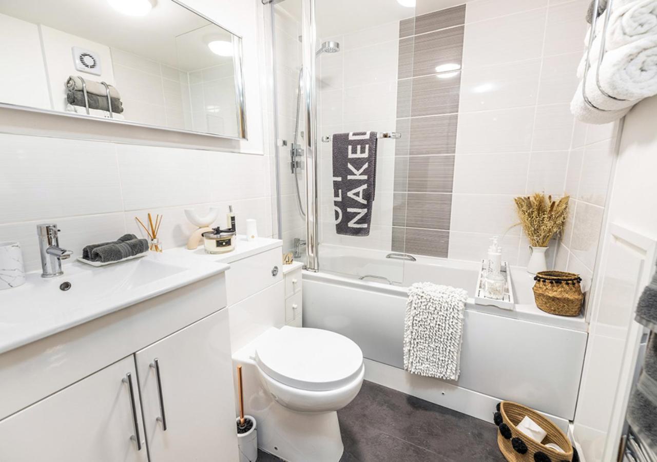 Apartment Modern 2 Bedroom Flat In